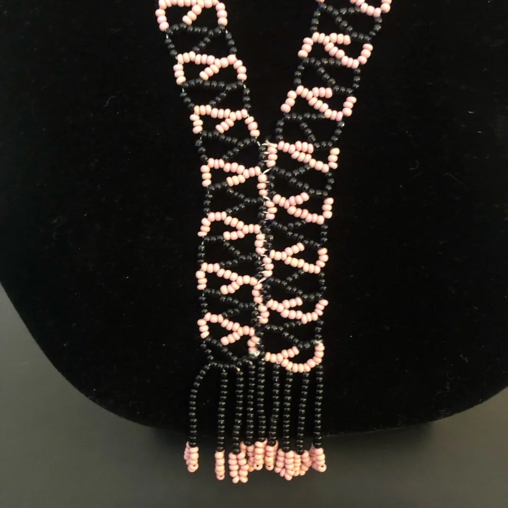 🌸VTG Native American Black and Pink Glass Seed Necklace with Fringe - Picture 3 of 3